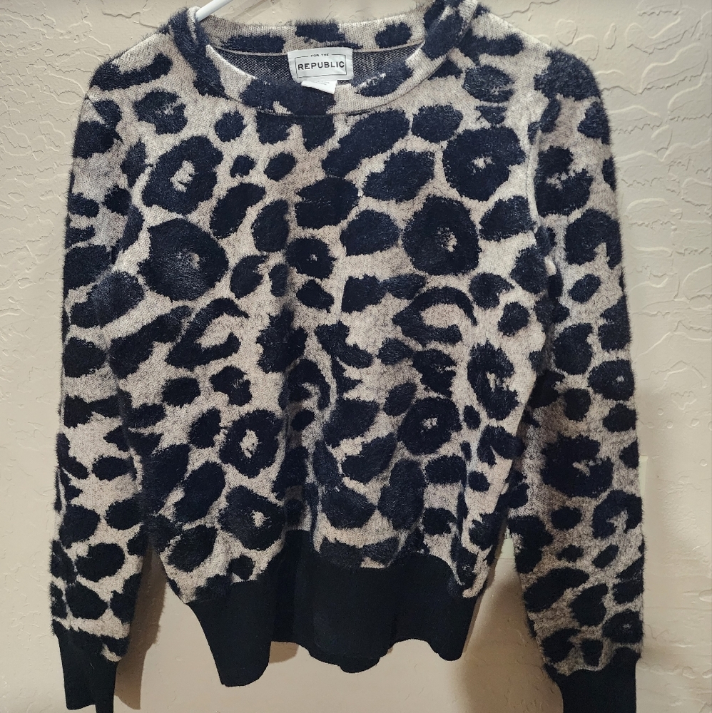 For the Republic Sweater Leopard/Animal Print Women's Small